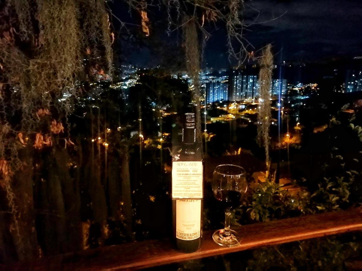 Eco Hostal Casa La Juana Bed and Breakfast Medellín Exteriör bild