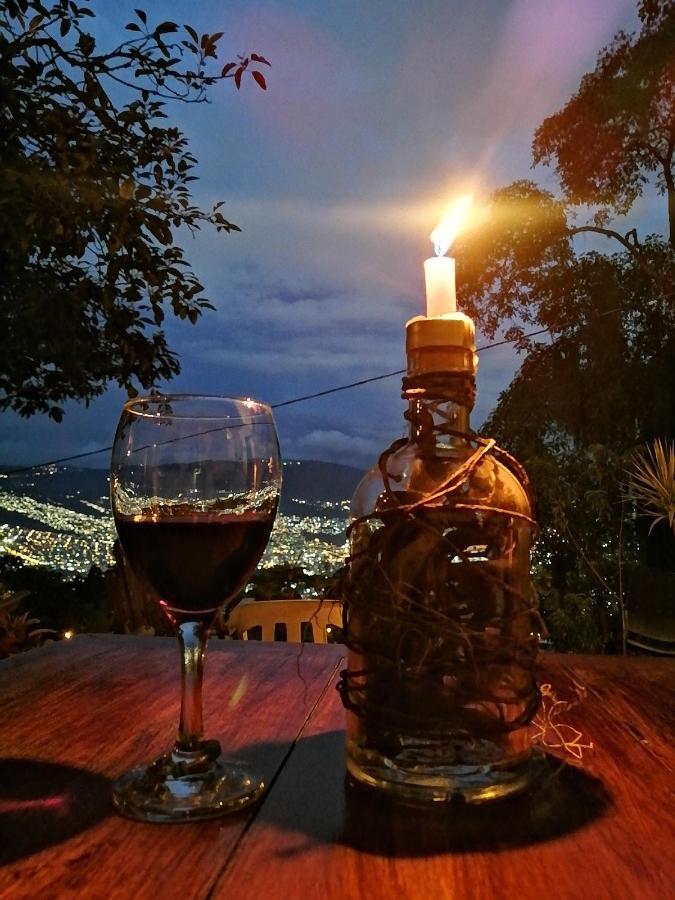 Eco Hostal Casa La Juana Bed and Breakfast Medellín Exteriör bild